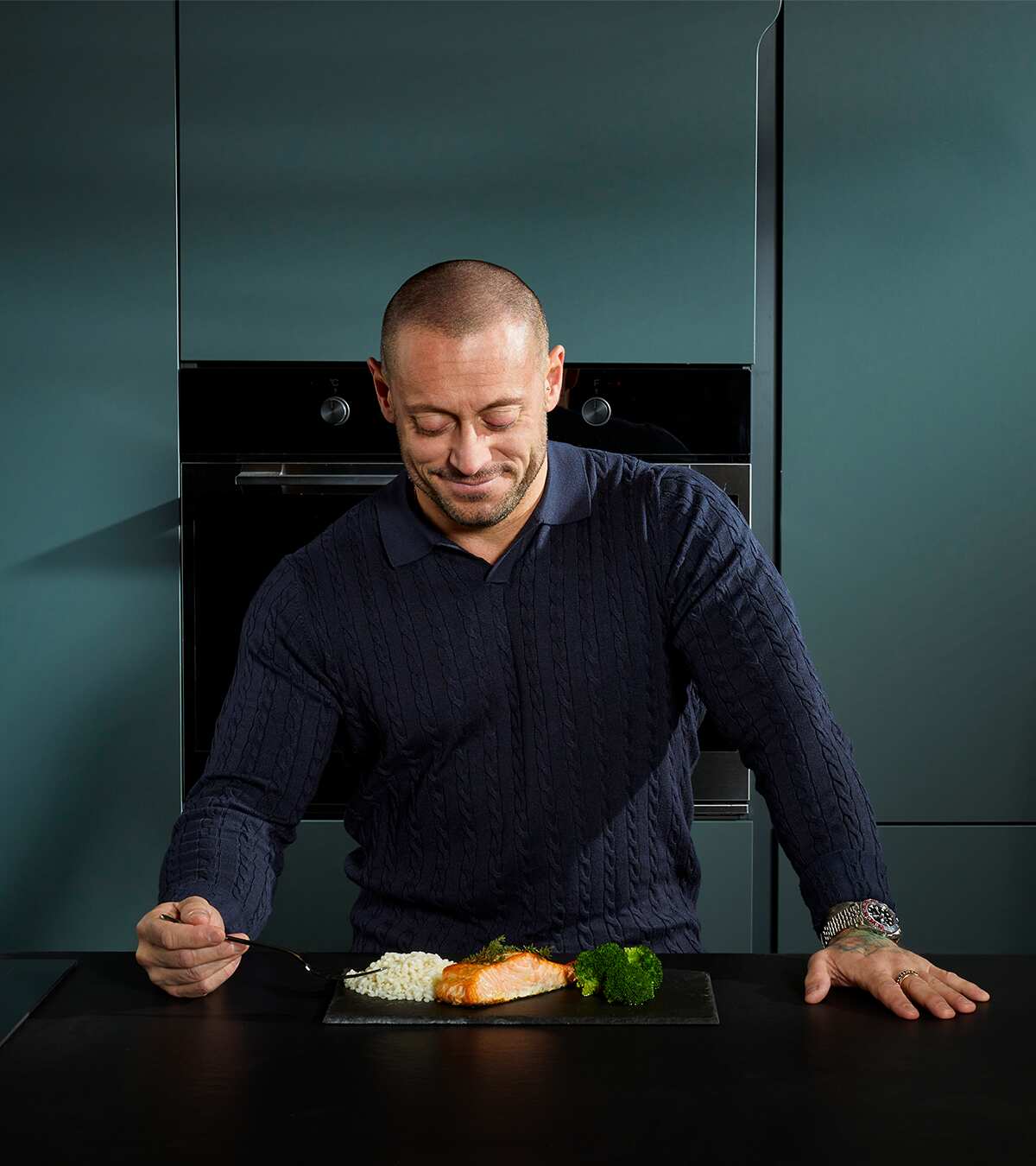 Gianluca Mazzolini, personal trainer a Brescia, prepara una ricetta