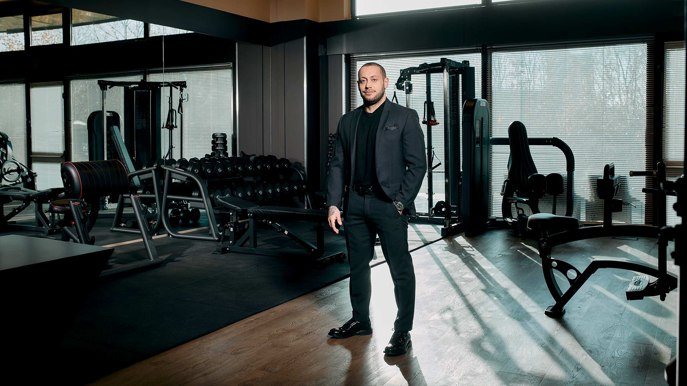 Gianluca Mazzolini, personal trainer a Brescia, nella sua sala pesi