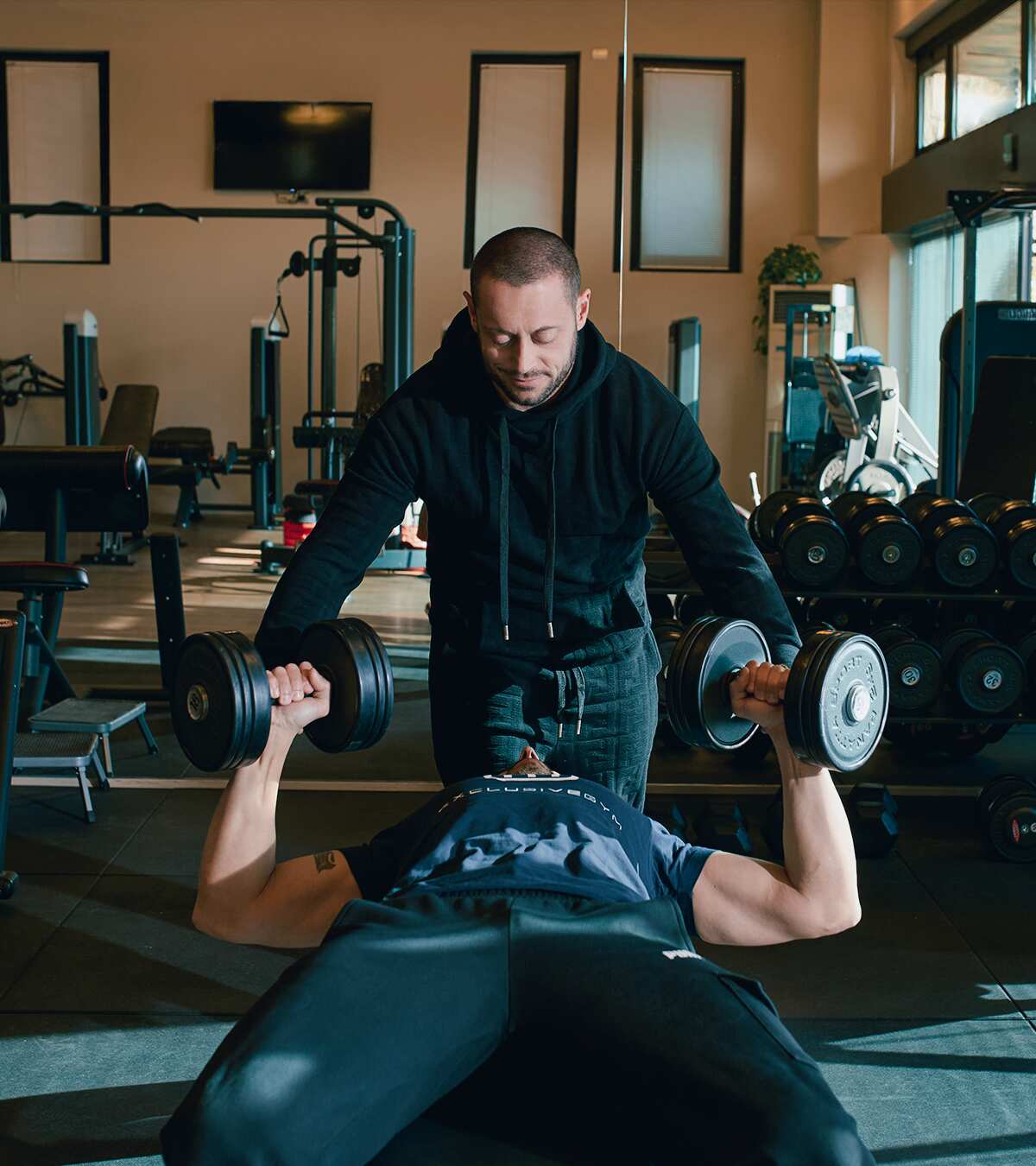 Gianluca Mazzolini, personal trainer a Brescia, durante una sessione di training
